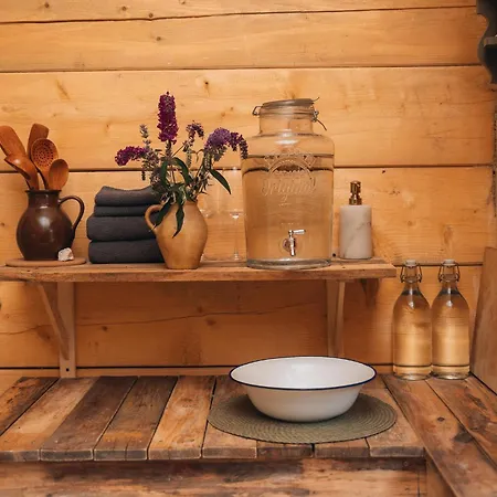 Glamping Olivia V Lese Radic